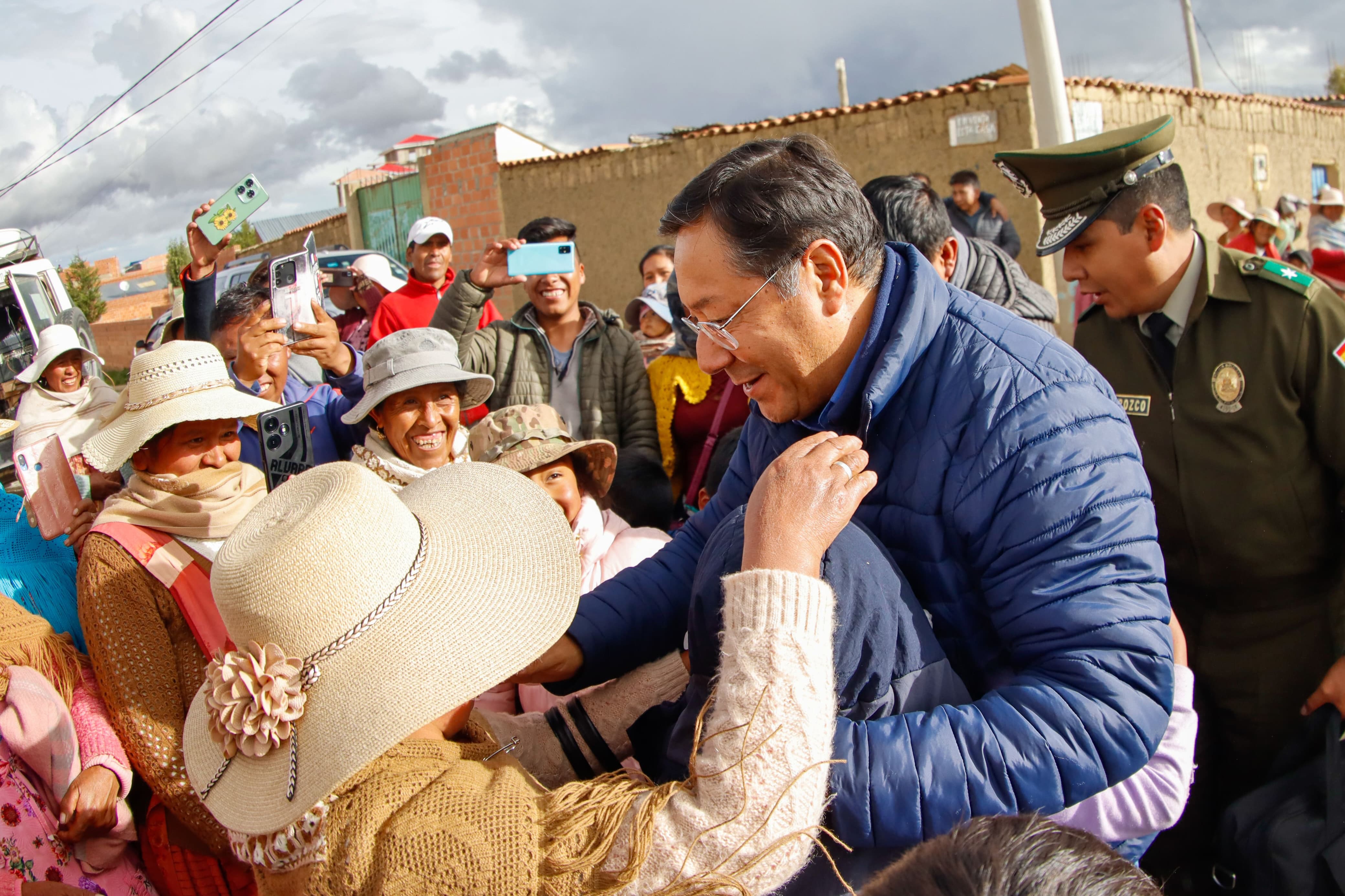 EL PRESIDENTE ARCE ENTREGA 234 VIVIENDAS SOCIALES EN EL ALTO