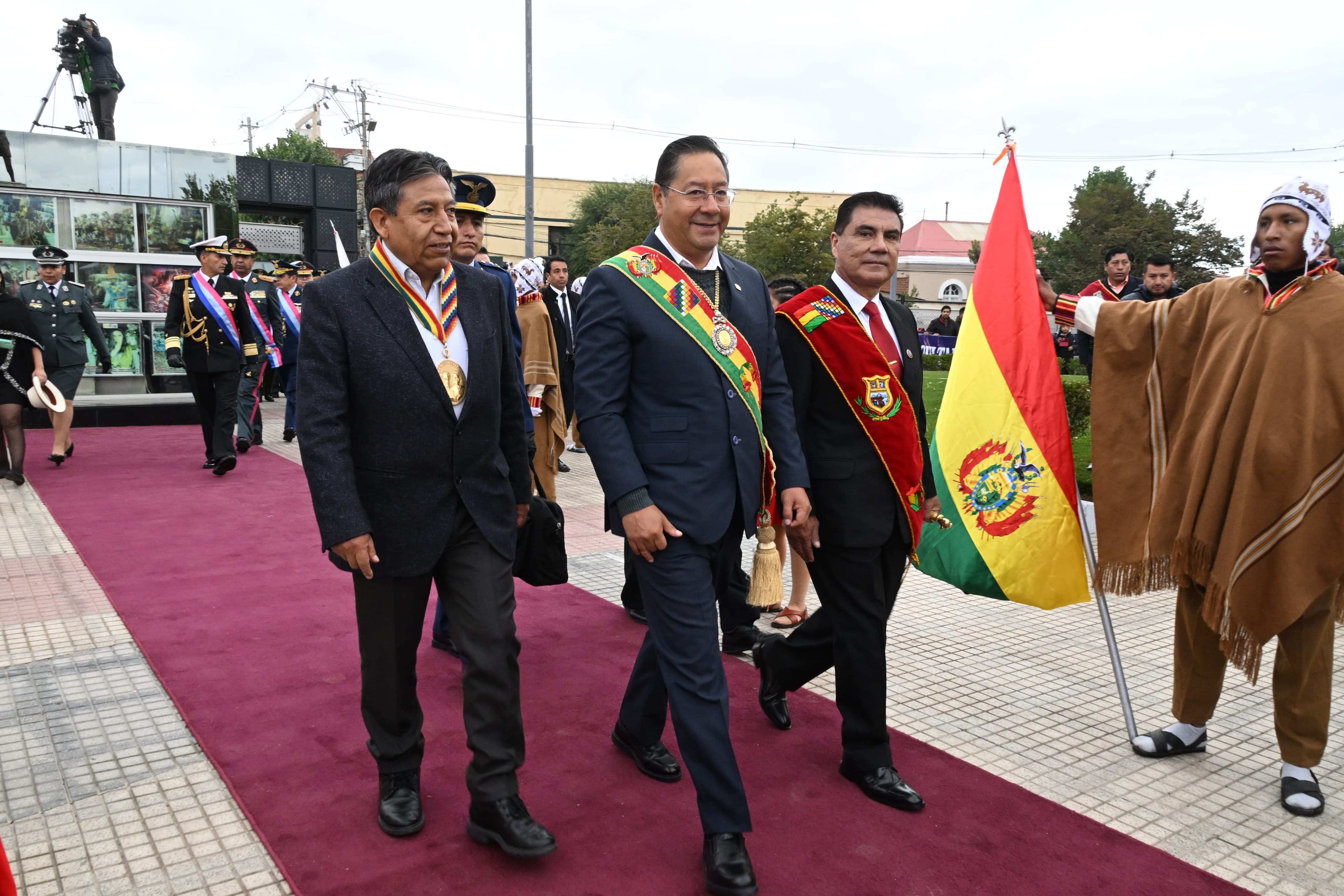 EL PRESIDENTE ARCE PARTICIPA DE LOS ACTOS PROTOCOLARES POR LA GESTA LIBERTARIA DE ORURO