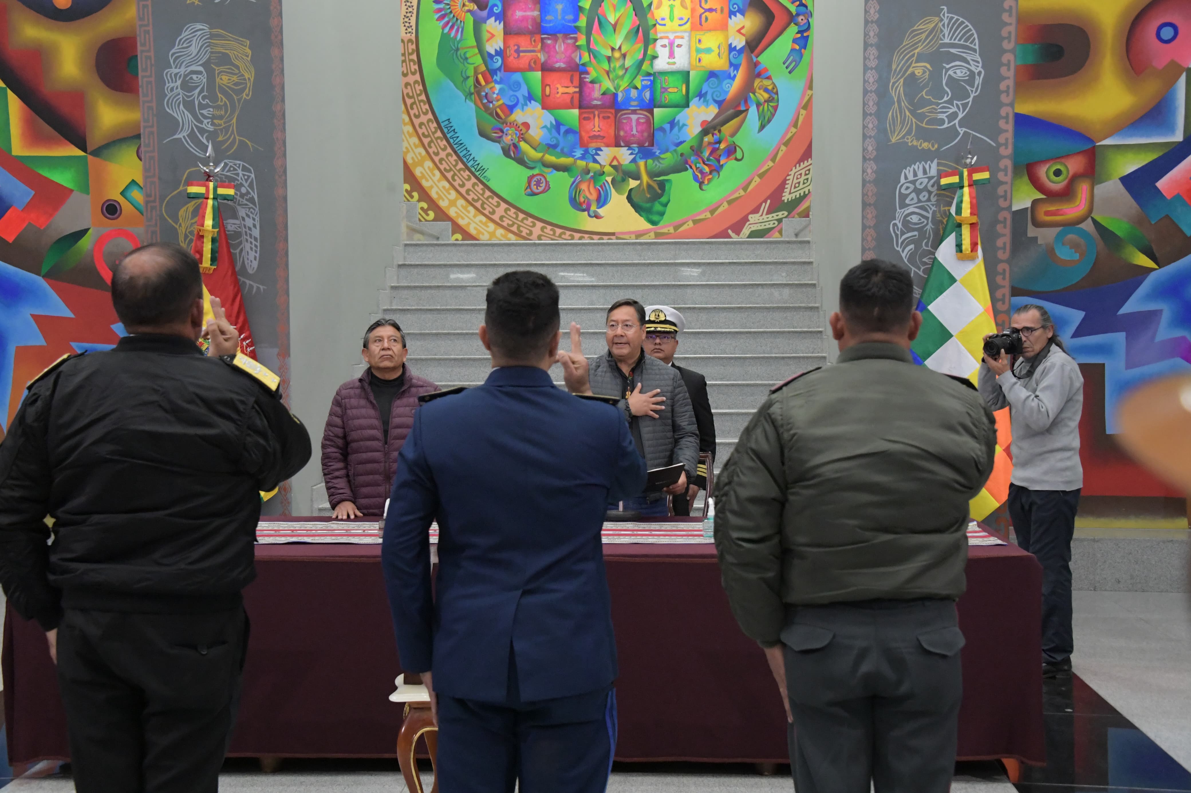 Presidente Luis Arce Catacora posesiona al nuevo Alto Mando Militar después del intento de un golpe de Estado 