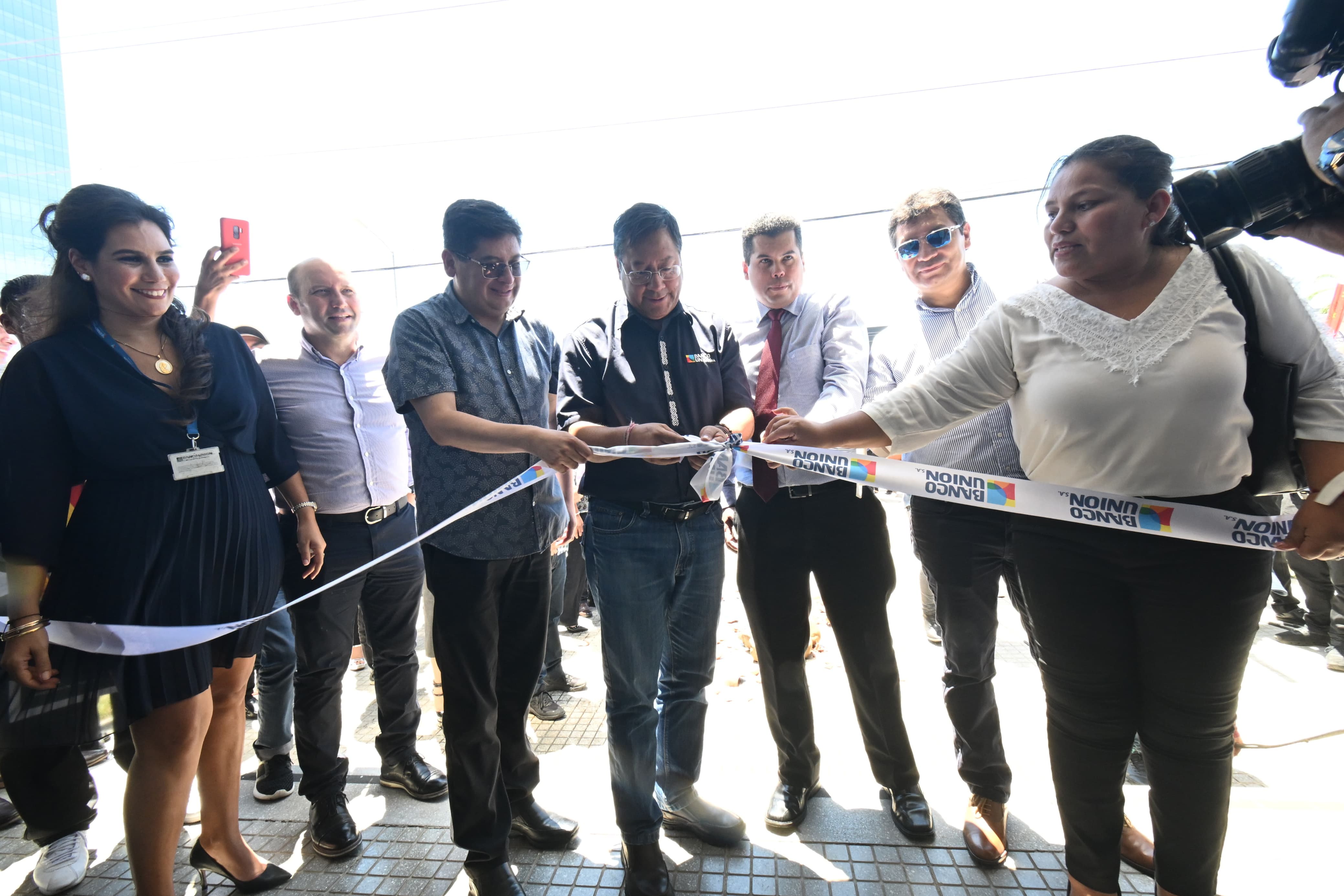 EL PRESIDENTE LUIS ARCE INAUGURA DOS SUCURSALES DEL BANCO UNIÓN EN SANTA CRUZ