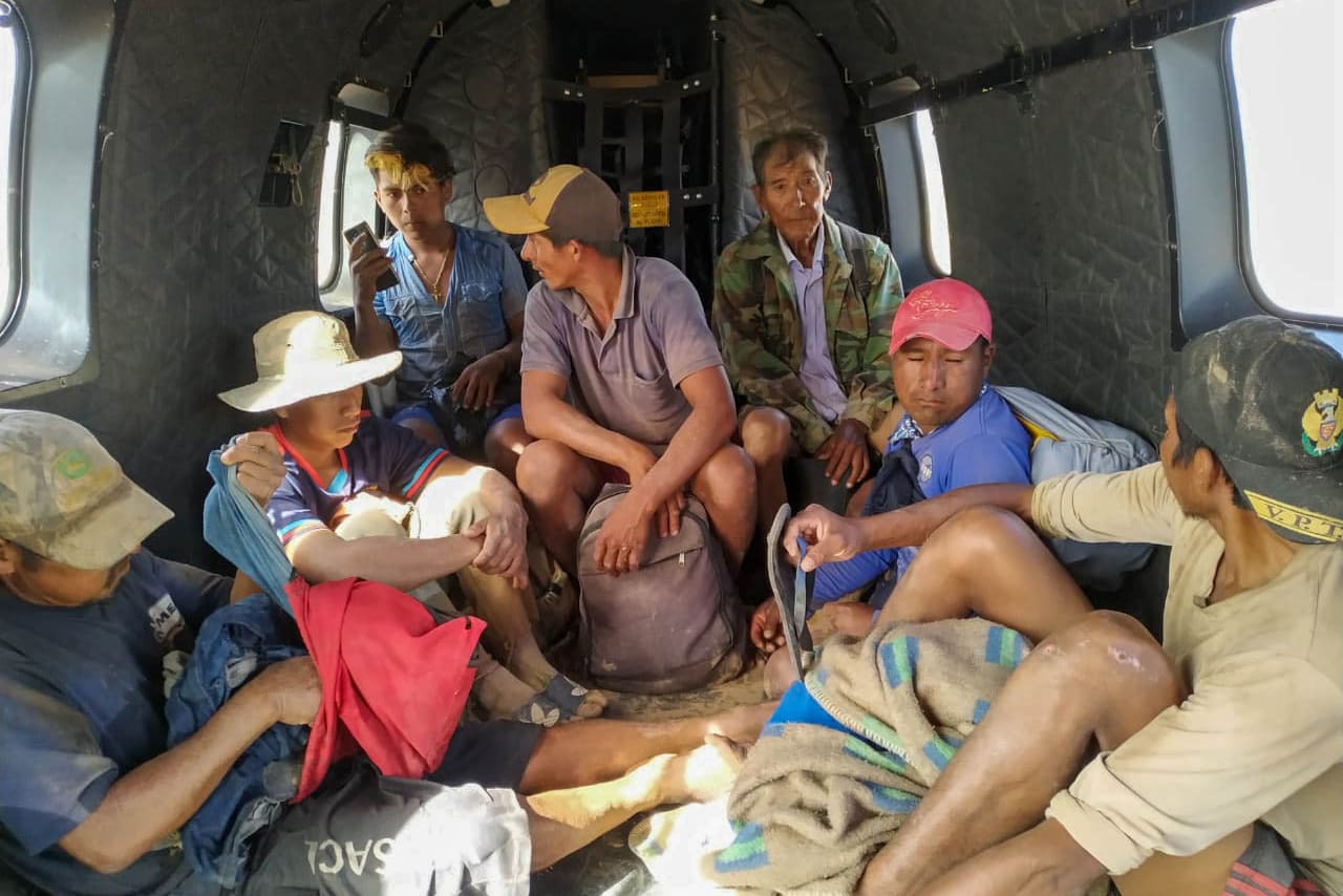 GOBIERNO RESCATA A 21 PERSONAS QUE ESTABAN ATRAPADAS EL ISLOTE POR LA CRECIDA DEL RÍO PIRAÍ EN SANTA CRUZ