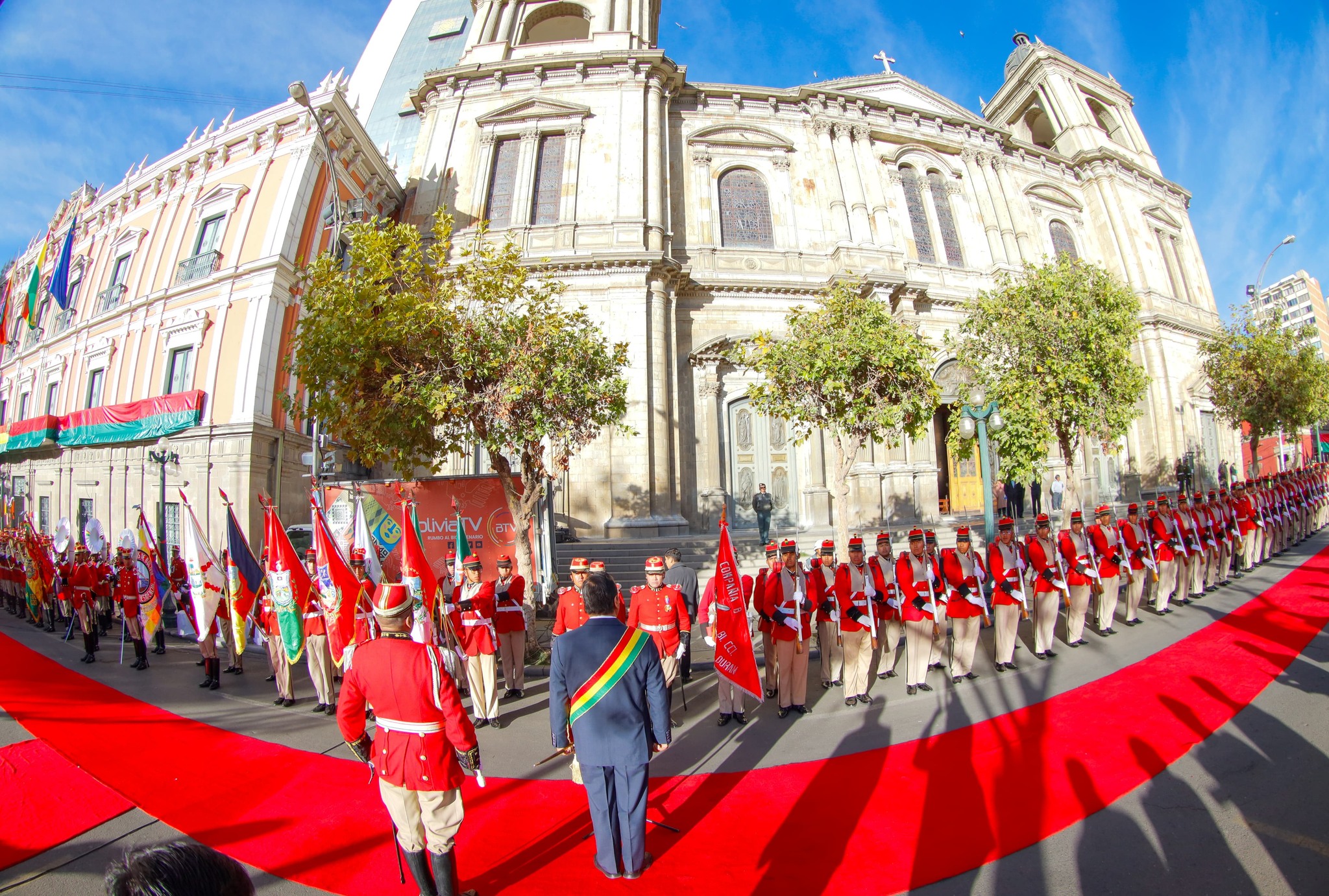 El presidente Arce participa en los actos programados por los 215 años de la Gesta libertaria de La Paz