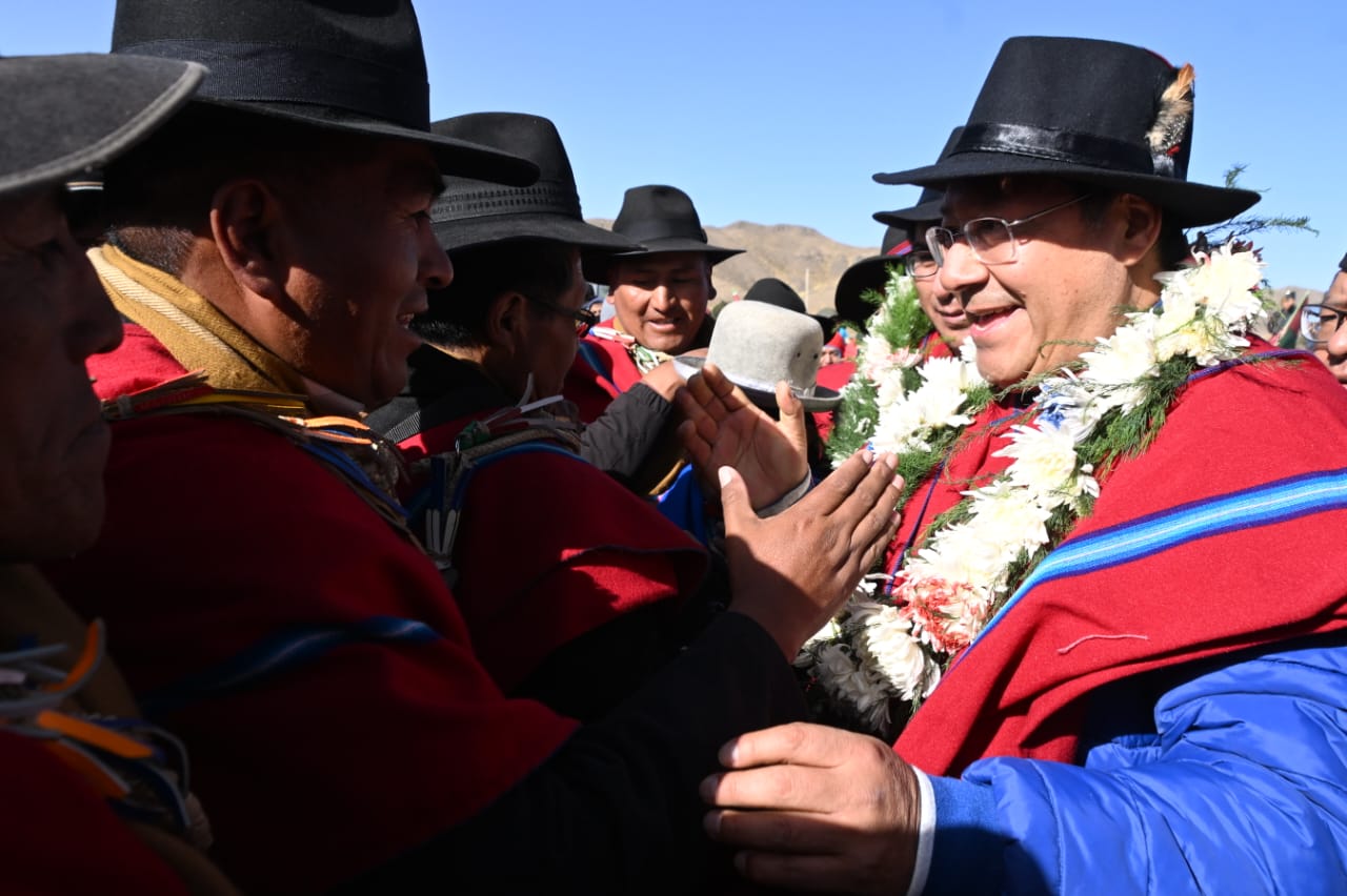 Presidente Arce da inicio a la construcción de una Planta de Agroinsumos en Huarina