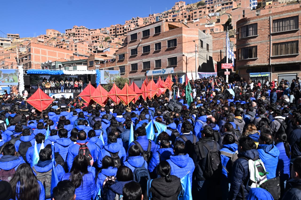 Presidente Arce coloca la piedra fundamental del Parque Lineal, una megaobra para La Paz y El Alto