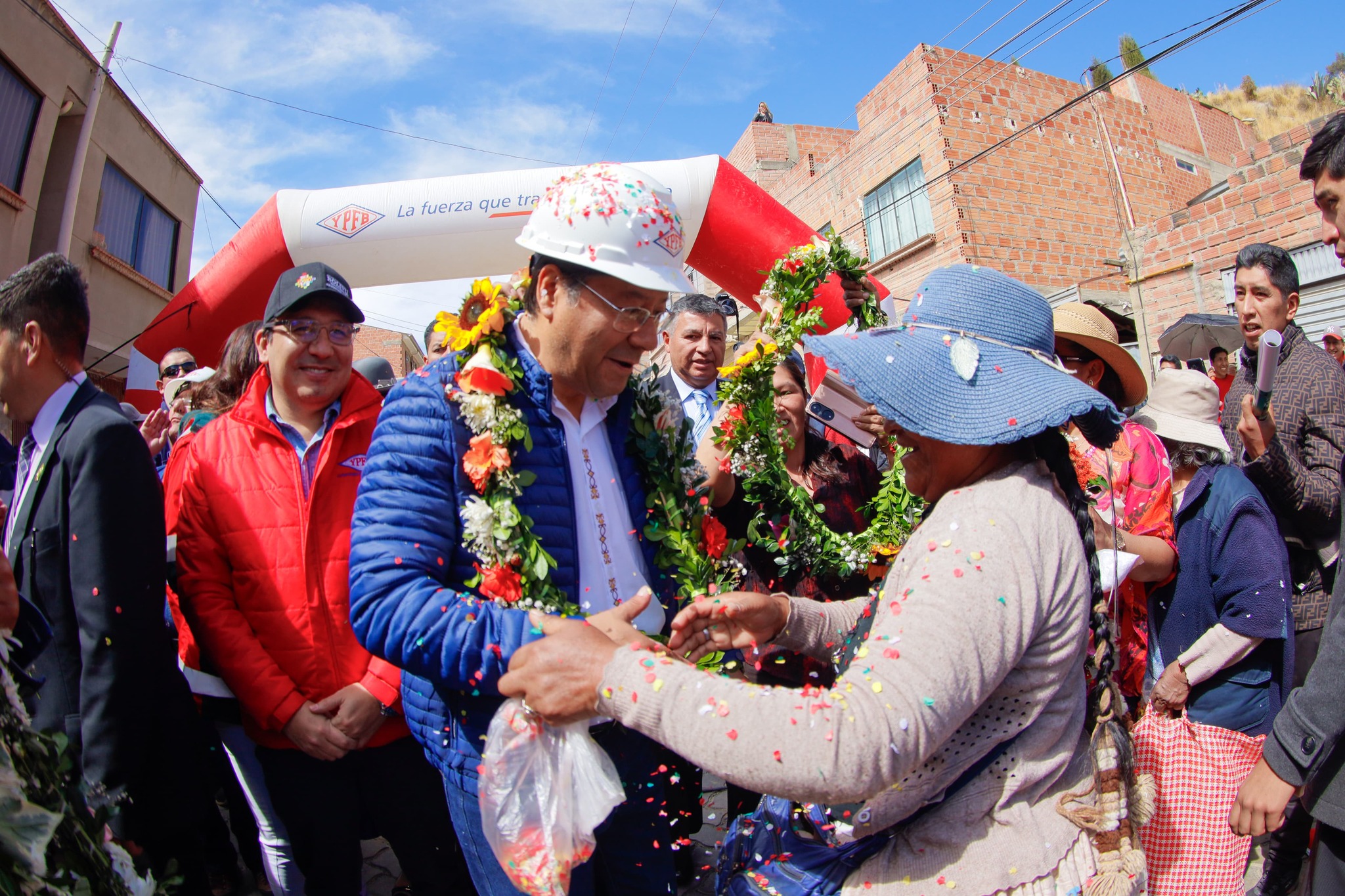 El presidente Arce entrega sistemas de gas domiciliario a tres zonas de la zona Sur de La Paz con Bs 5.3 millones de inversión