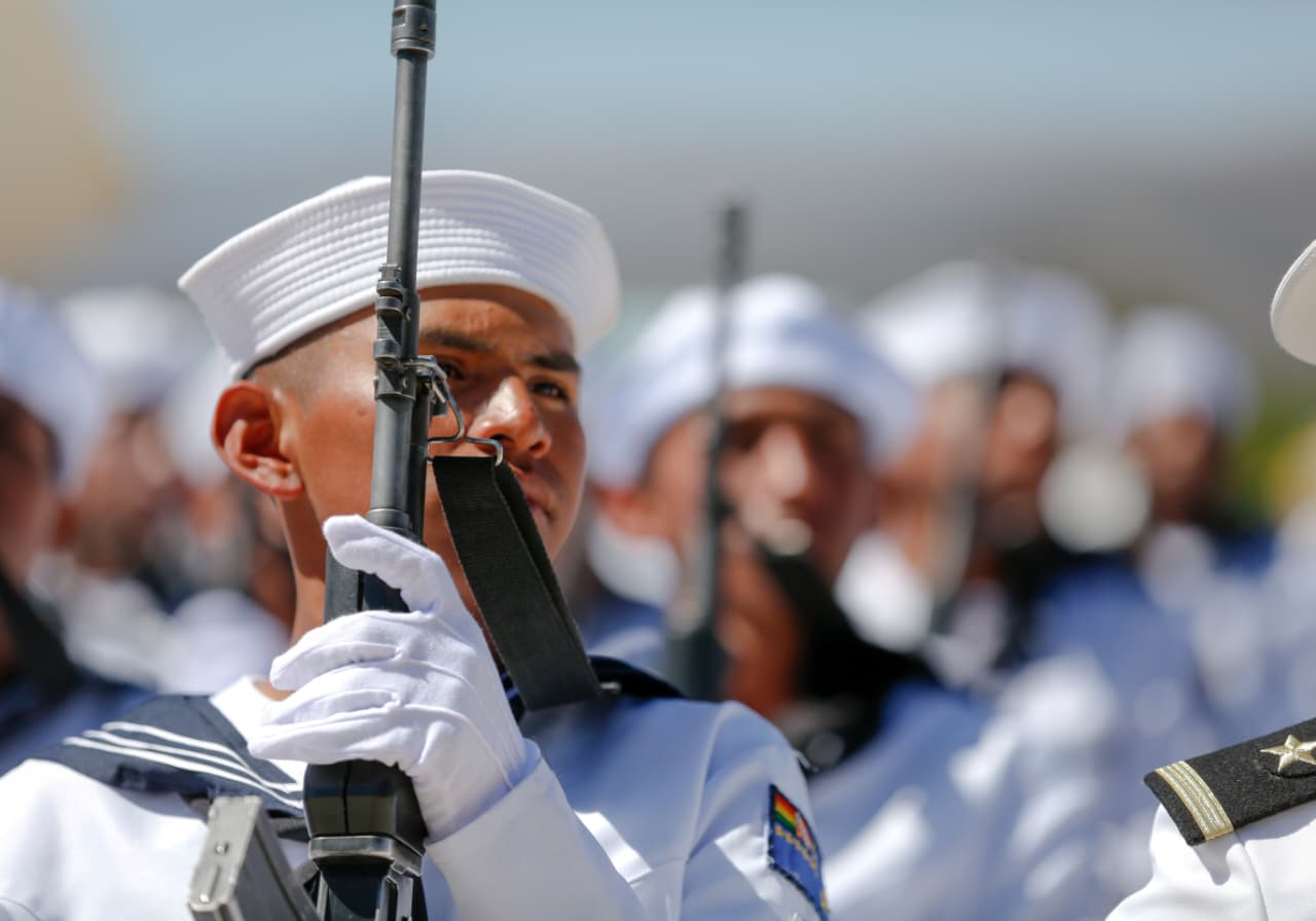 Presidente Luis Arce pide a las Fuerzas Armadas defender la soberanía de la patria