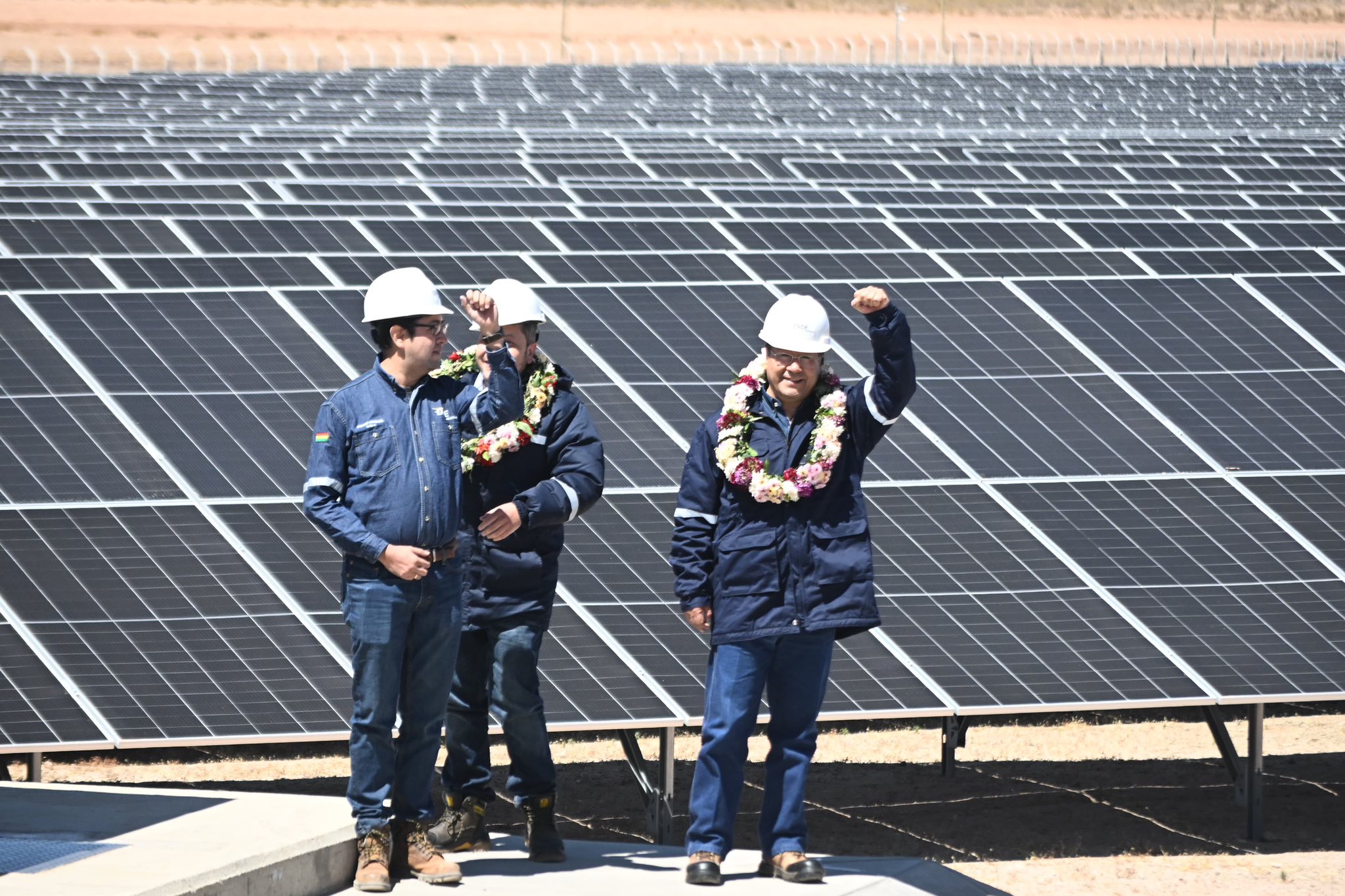 Presidente Arce entrega ampliación de la Planta Solar Fotovoltaica en el municipio de Uyuni, con una inversión de Bs 25 millones