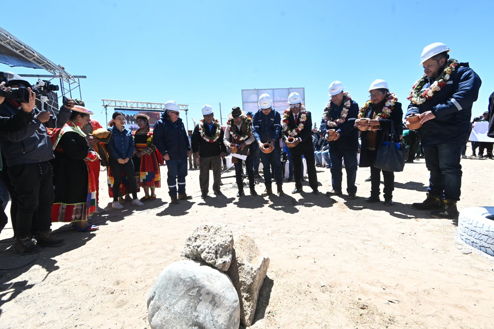 Presidente Arce encabeza la entrega de 200 obras en diferentes regiones del país por el Bicentenario