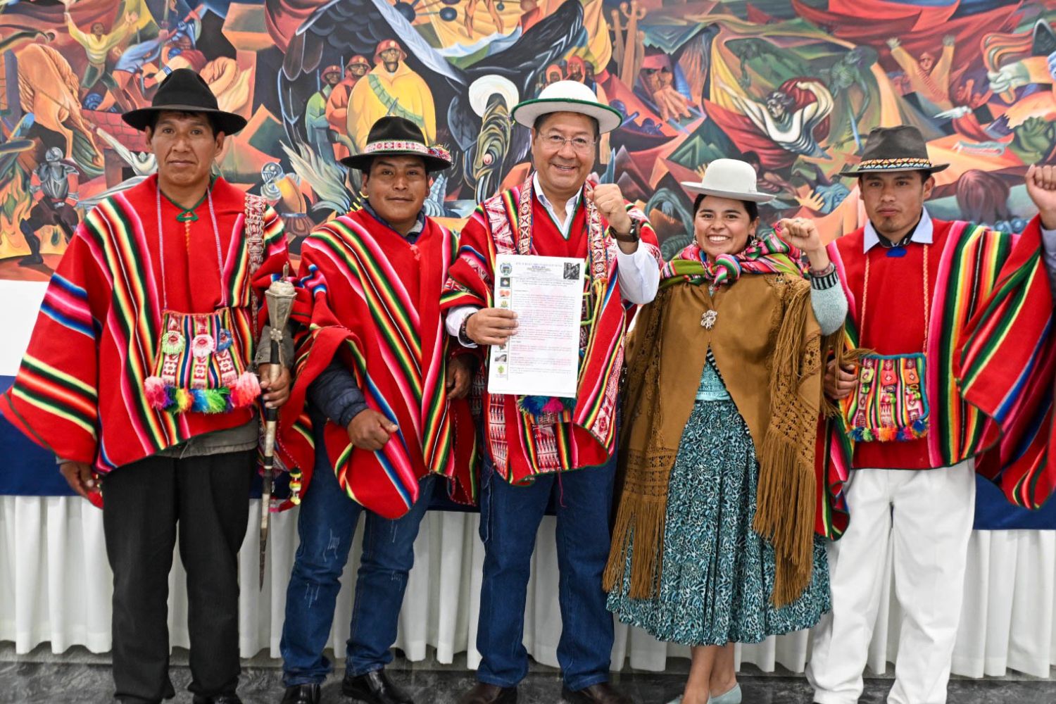 EL PRESIDENTE ARCE RECIBE EL RESPALDO DE ORGANIZACIONES SOCIALES DE LA PROVINCIA BAUTISTA SAAVEDRA DE LA PAZ