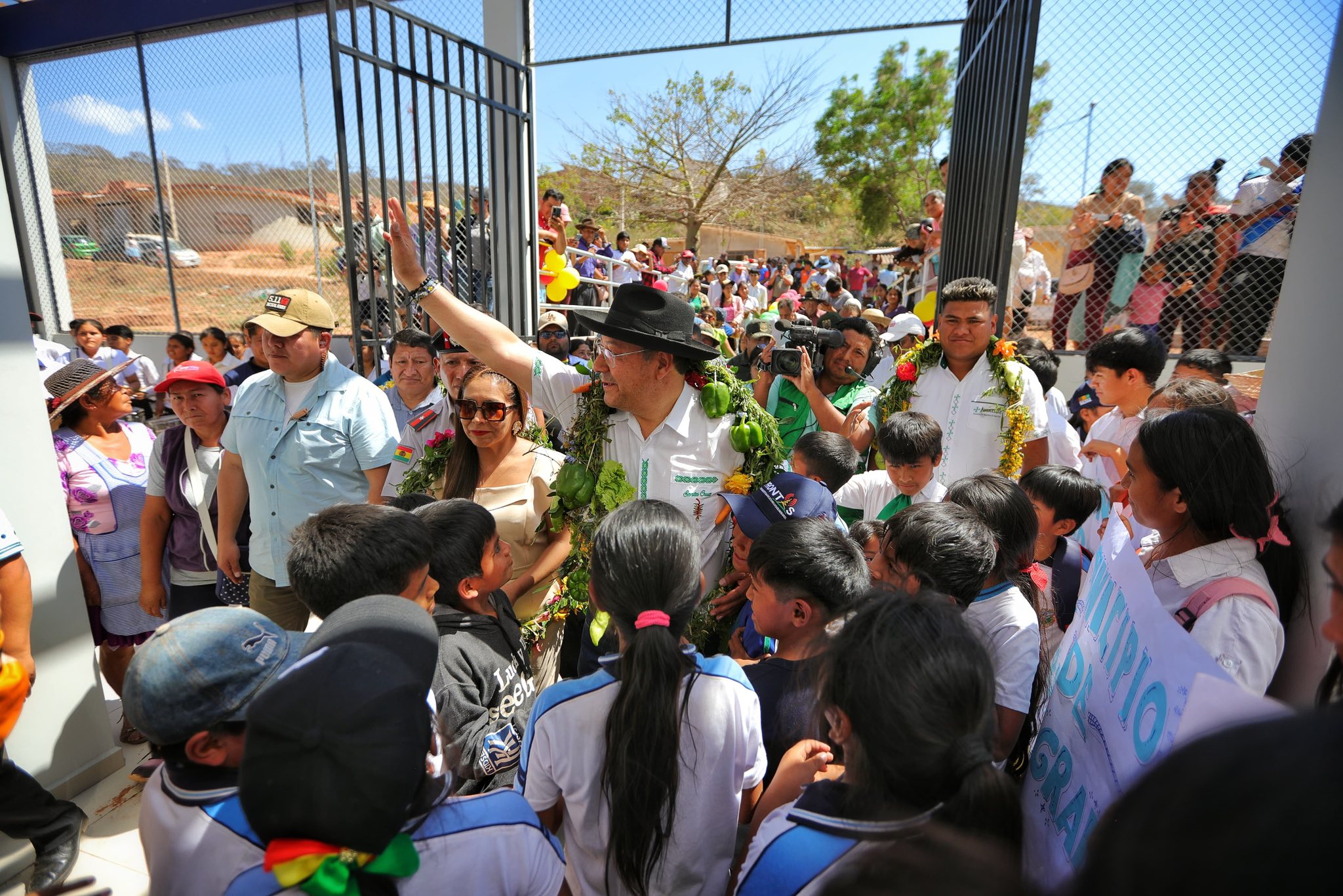 Presidente Arce entrega obras a pobladores del municipio de Pampagrande, con una inversión de Bs 19 millones