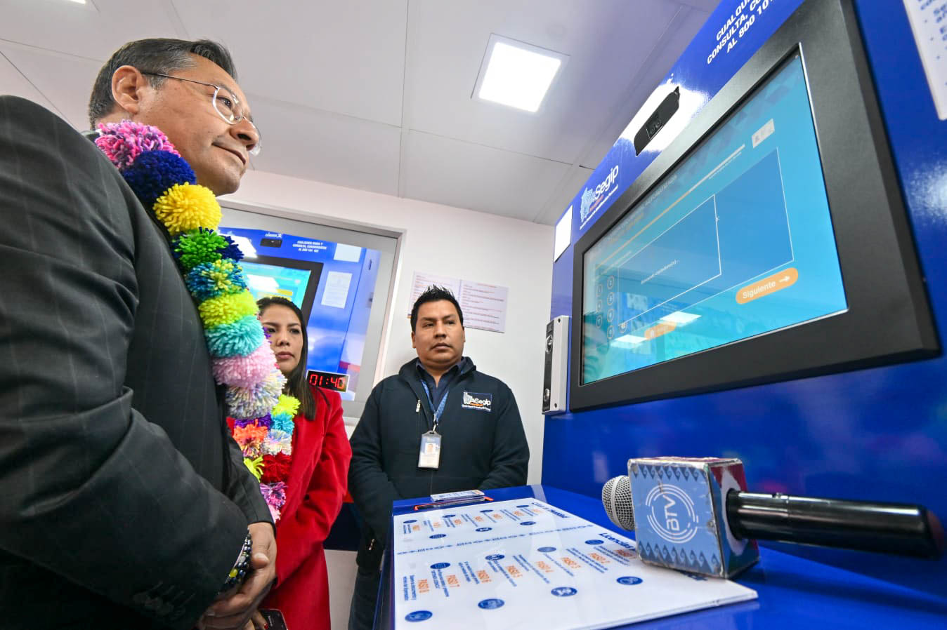 El presidente Arce inaugura sistema que facilita la reposición de cédulas de identidad y licencias de conducir