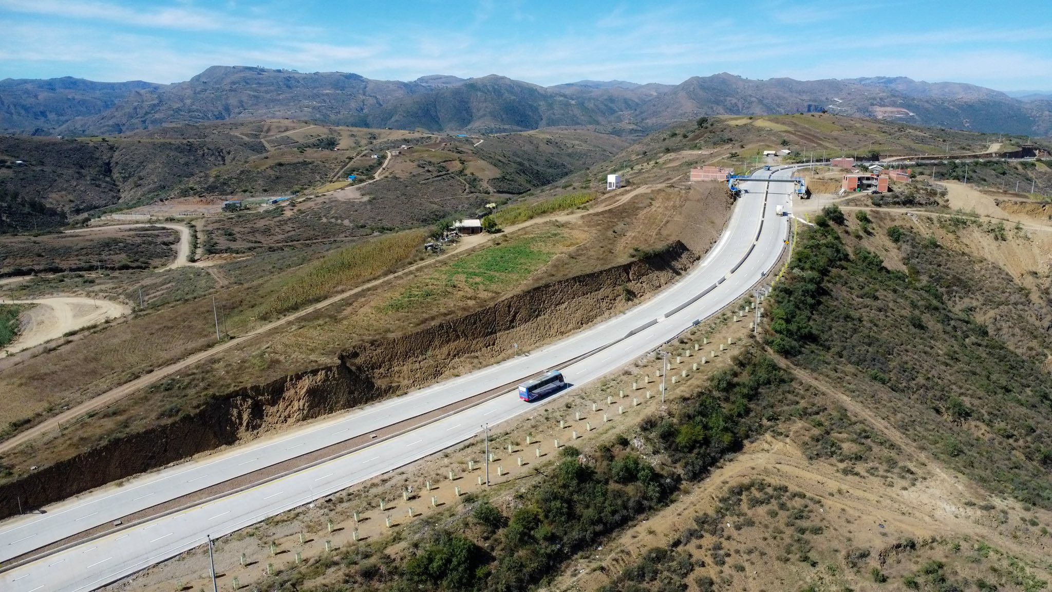 Presidente Arce entrega a Chuquisaca la anhelada doble vía Sucre-Yamparáez