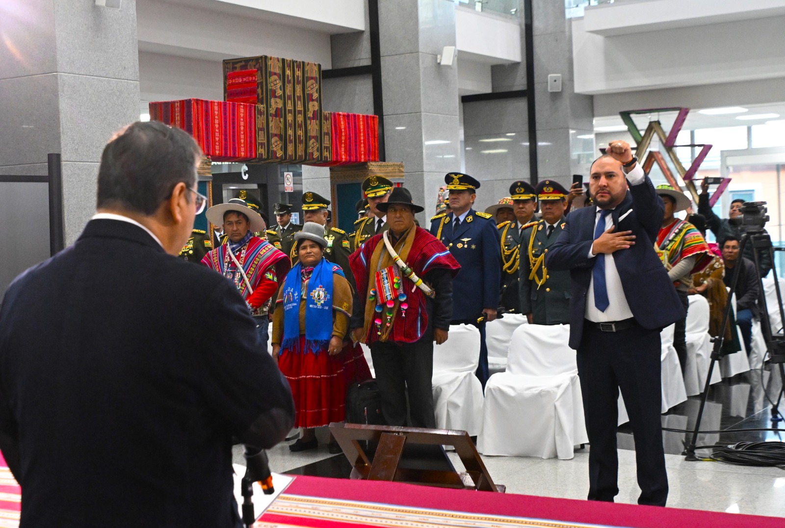El presidente Luis Arce posesiona a Roberto Ríos Sanjinés como ministro de Gobierno