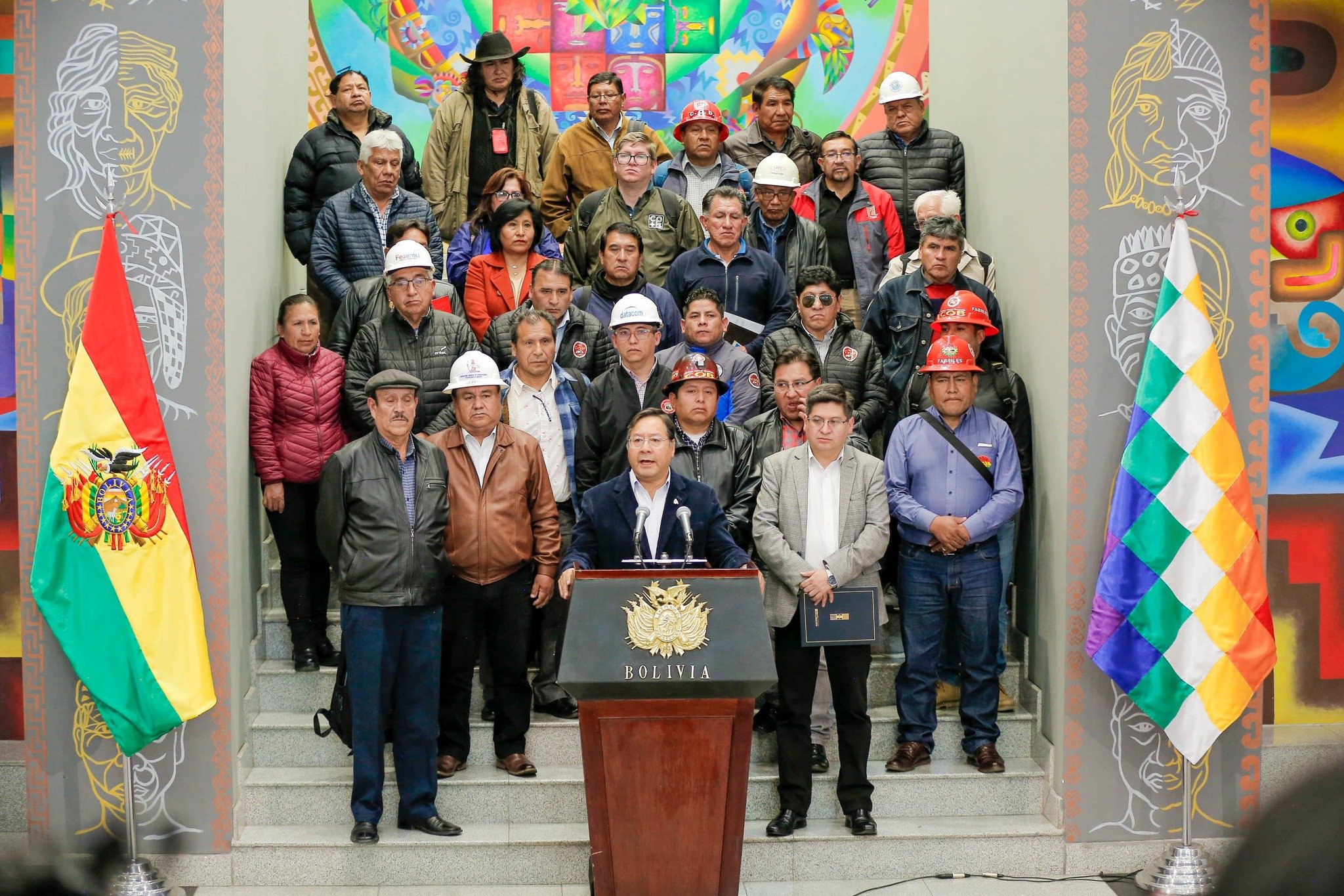 El presidente Luis Arce anuncia un incremento del 10% al salario mínimo y 5% al básico