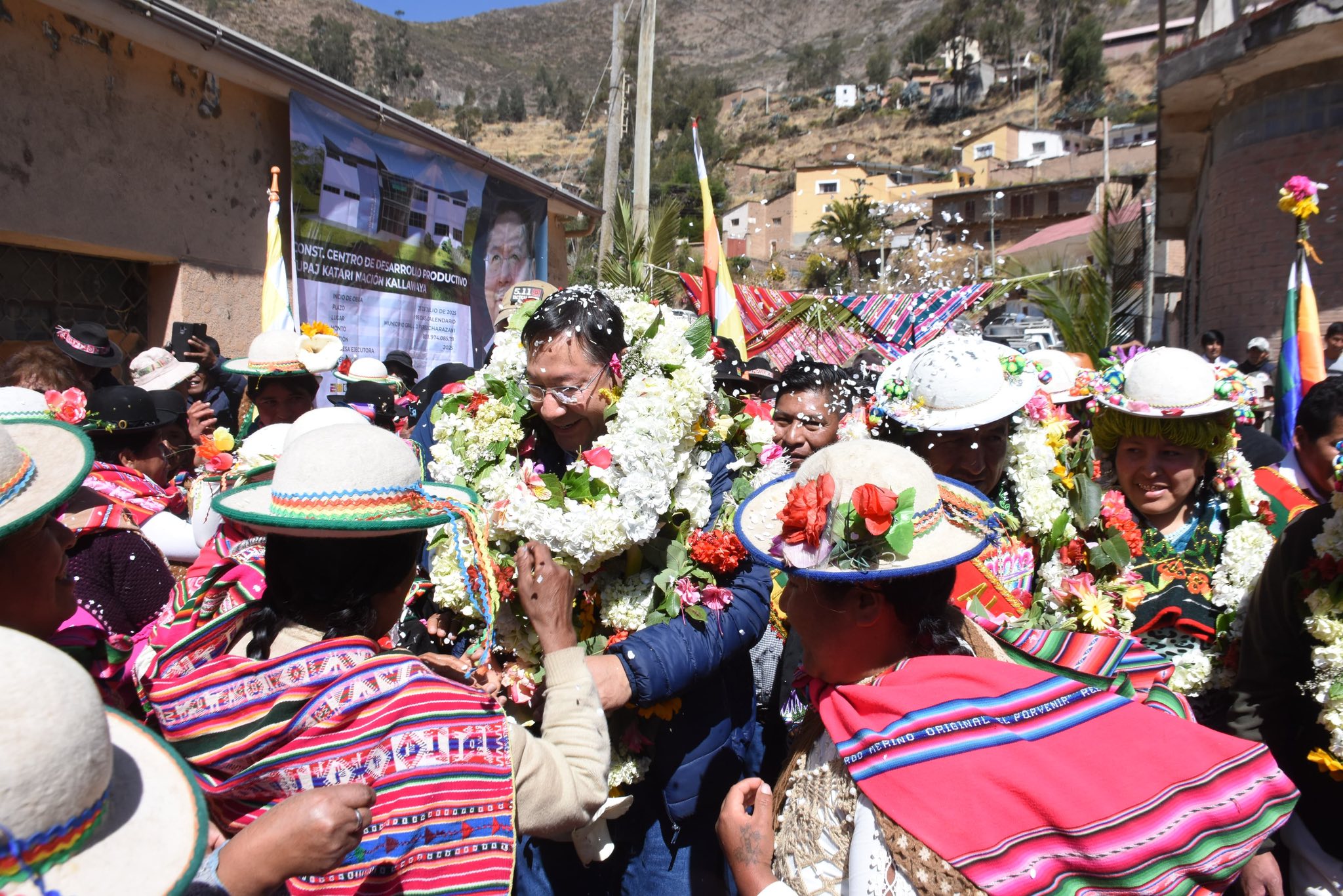 Presidente Arce entrega la Casa Grande, un sistema de agua y da luz verde a un centro productivo en Charazani