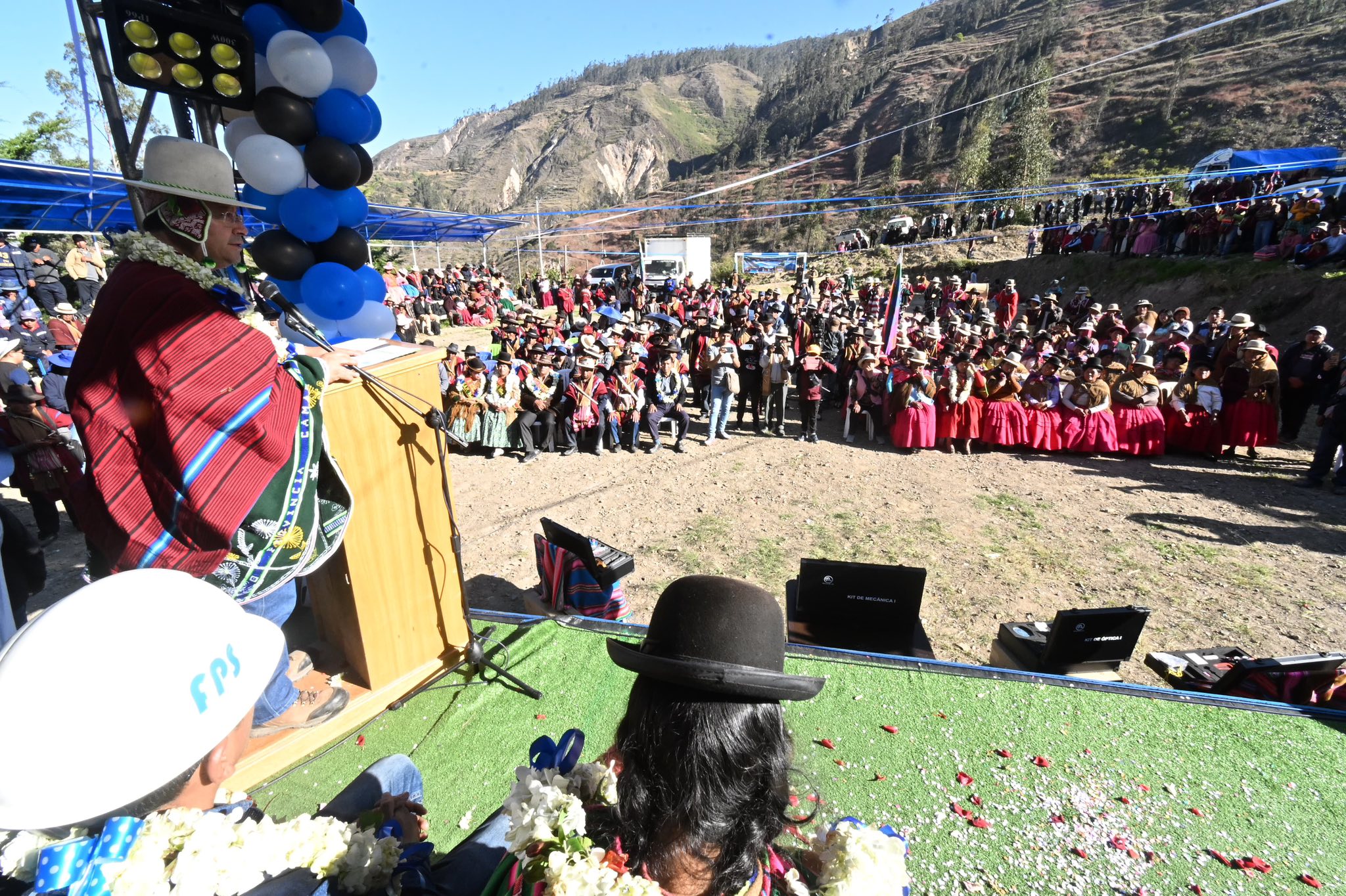 Presidente Arce entrega un sistema de riego, viviendas, una unidad educativa y un circuito turístico en Mocomoco