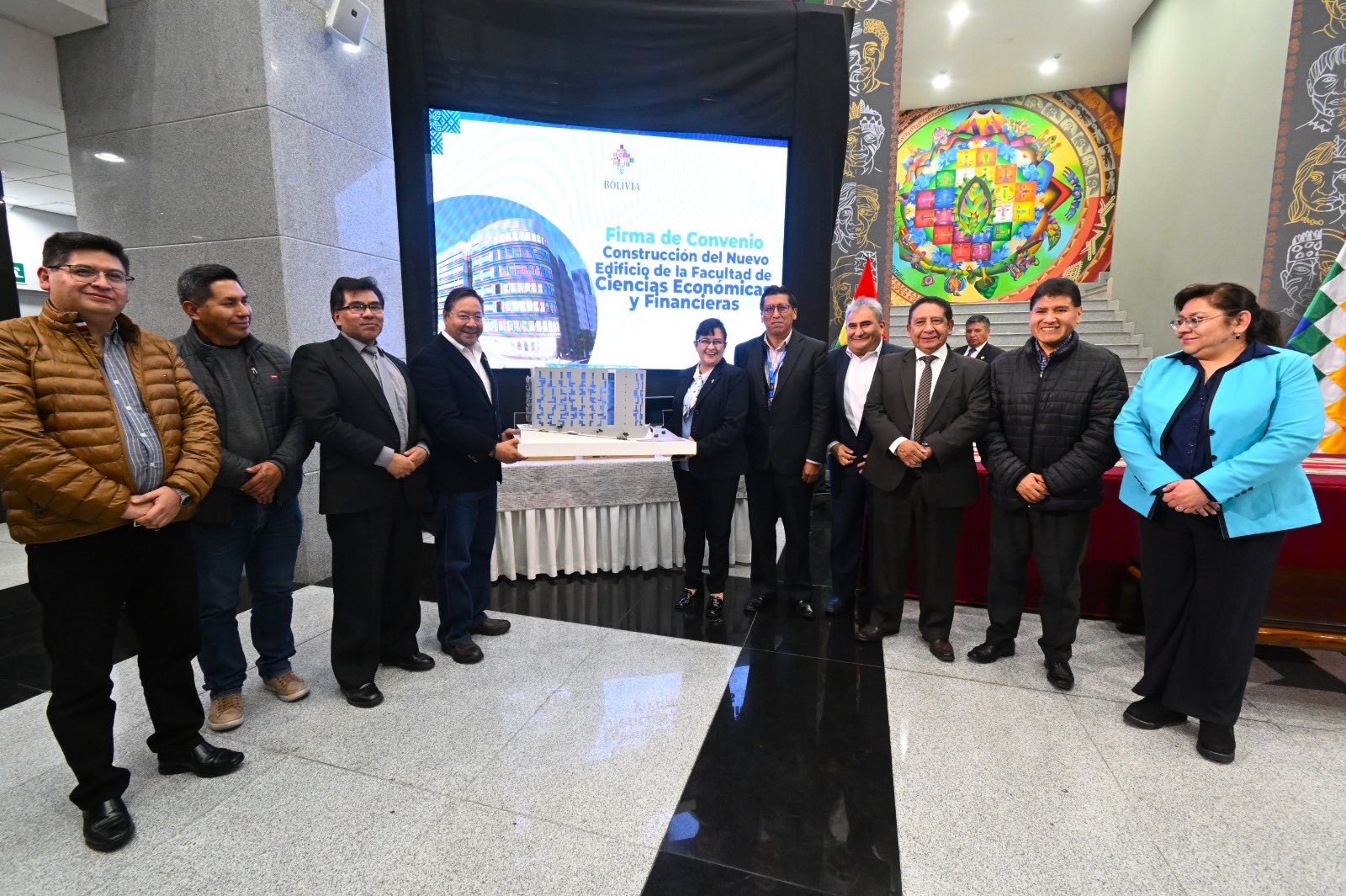 Presidente Arce firma convenio para construcción de edificio de la Facultad de Ciencias Económicas y Financieras de la UMSA
