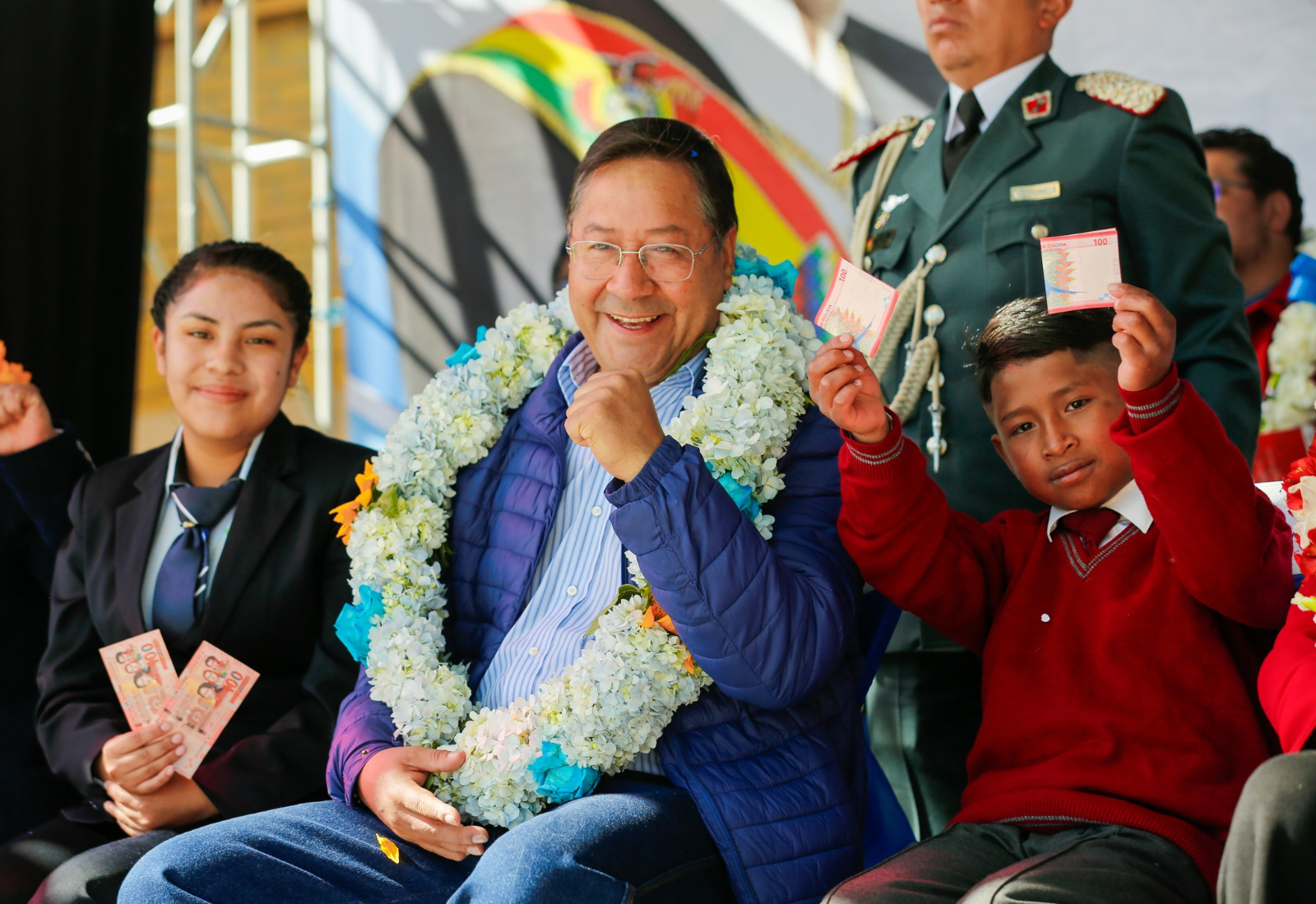 El Bono Juancito Pinto llega a más del 90% de estudiantes del territorio nacional