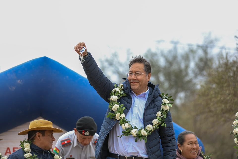 Presidente Arce entrega viviendas y sistemas de agua subterránea en el municipio de Charagua