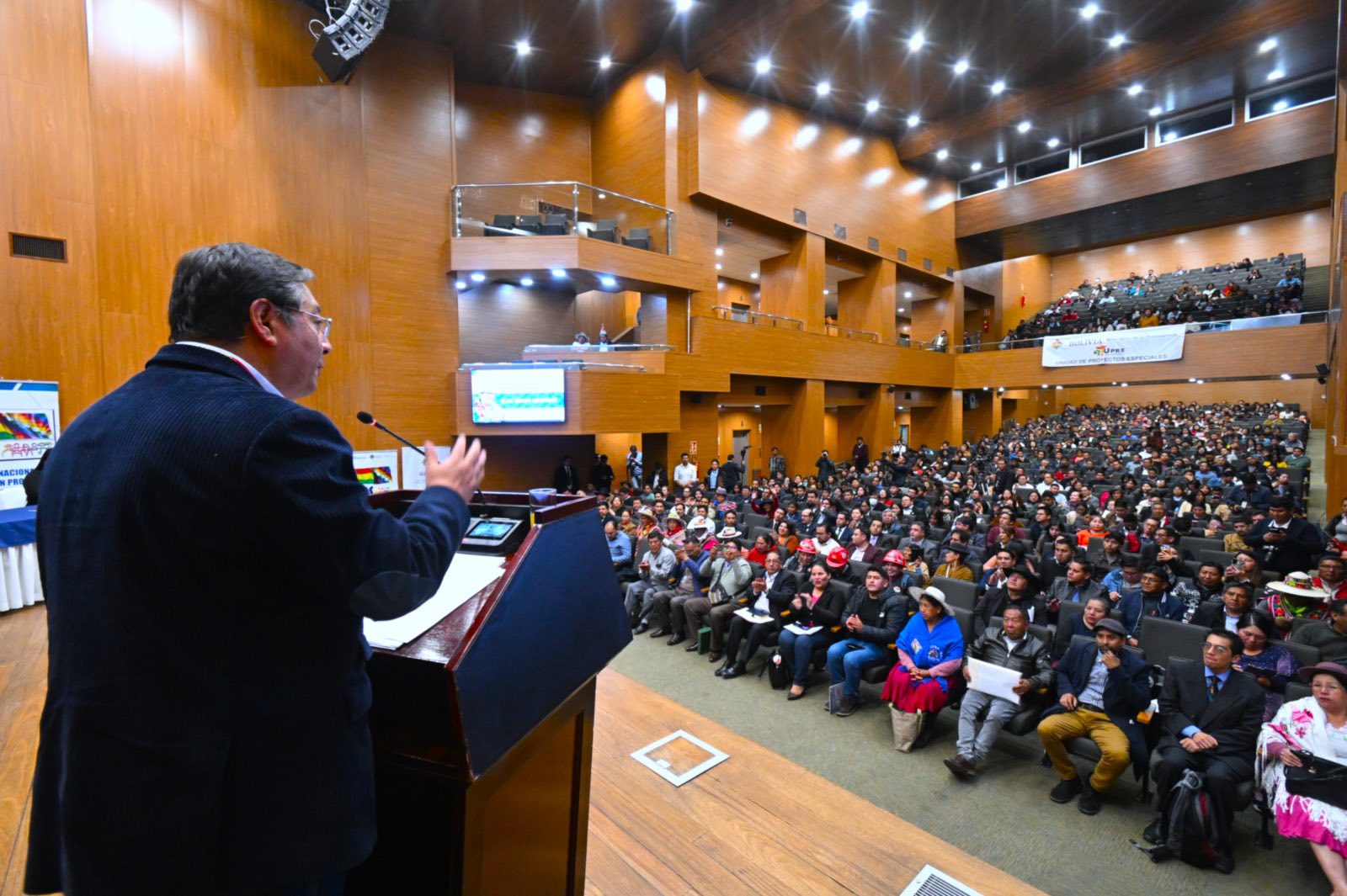 Presidente Arce entrega las últimas 256 obras, reivindica el modelo y pide cuidar la industrialización