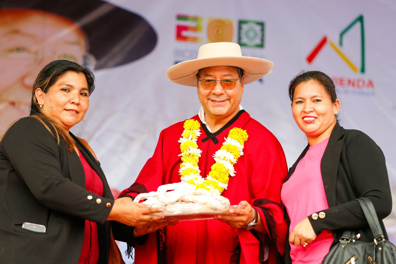 EL PRESIDENTE ARCE ENTREGA UN MERCADO, VIVIENDAS, UNA UNIDAD EDUCATIVA Y UN RECINTO ADUANERO EN BERMEJO