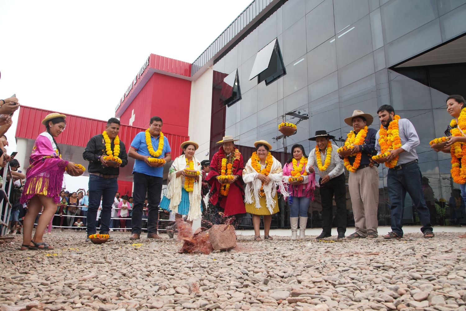 PRESIDENTE ARCE ENTREGA CENTRO DE SALUD Y OTRAS OBRAS EN EL PUENTE CON UNA INVERSIÓN DE MÁS DE BS 14 MILLONES