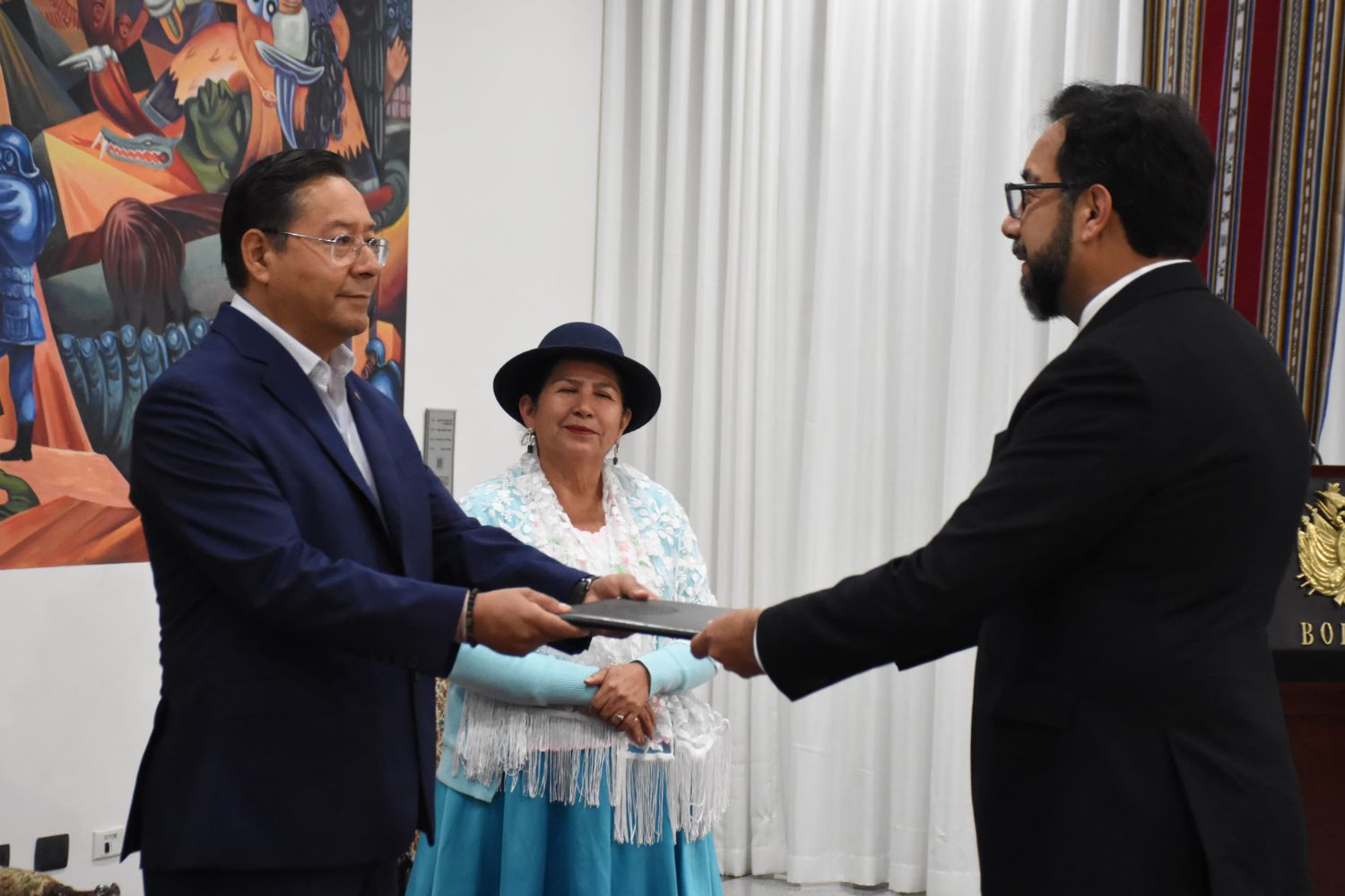 EL PRESIDENTE ARCE RECIBE CARTAS CREDENCIALES DEL NUEVO EMBAJADOR DE MÉXICO EN BOLIVIA