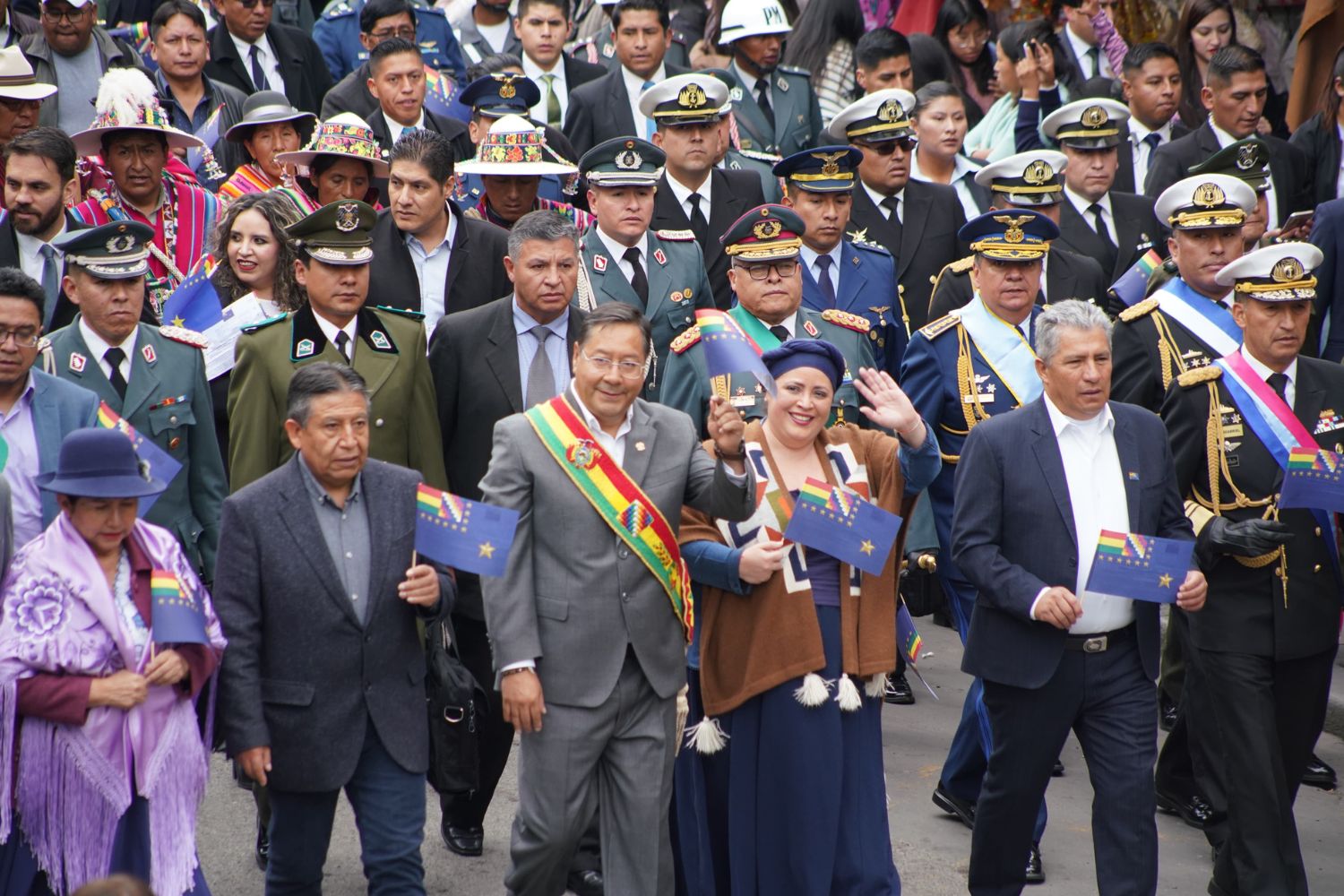 EL PRESIDENTE ARCE DA INICIO A LOS ACTOS CONMEMORATIVOS POR EL DÍA DEL MAR CON EL TRASLADO DE LOS RESTOS DE EDUARDO ABAROA