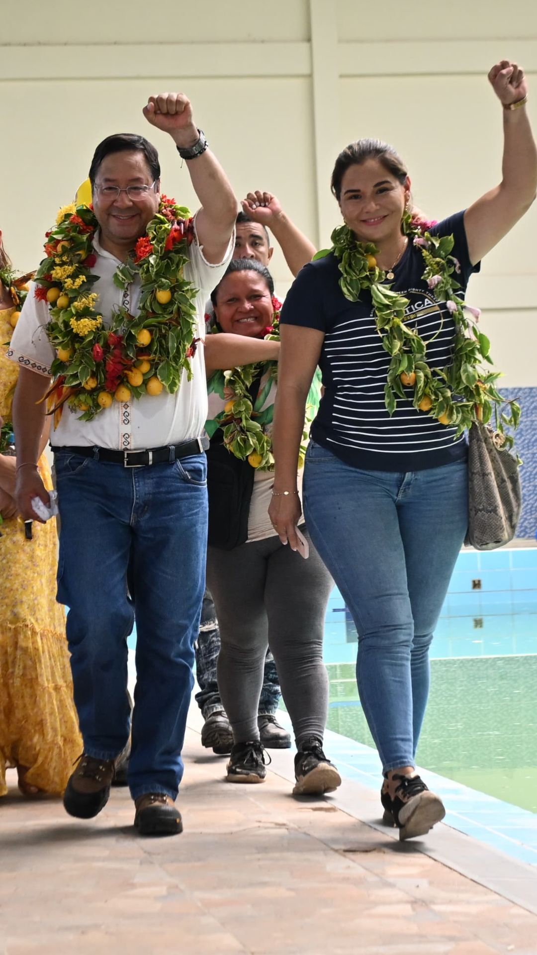 Presidente Luis Arce entrega una piscina semiolímpica, radio bases y un proyecto eléctrico en San Ignacio de Moxos