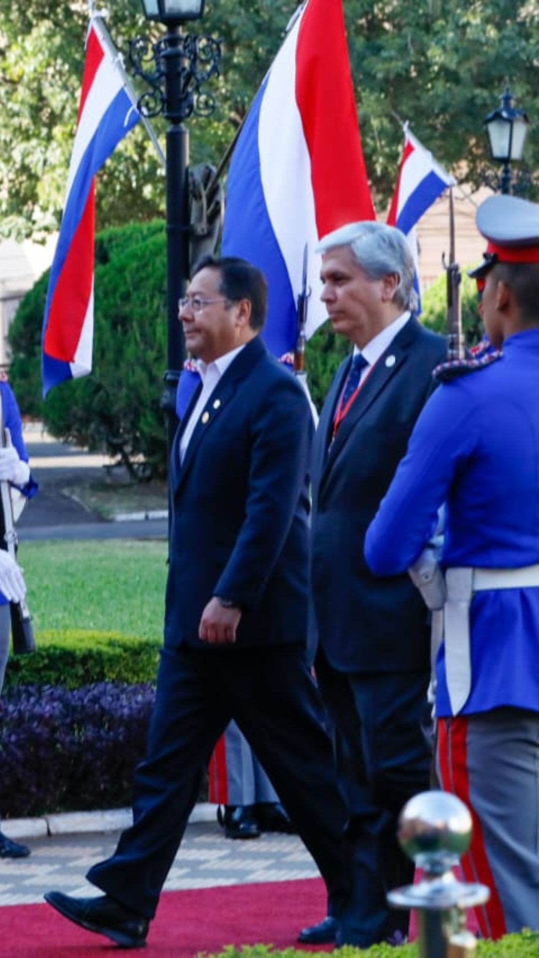 Luis Arce pide profundizar lazos de hermandad entre Bolivia y Paraguay en la asunción del nuevo presidente guaraní